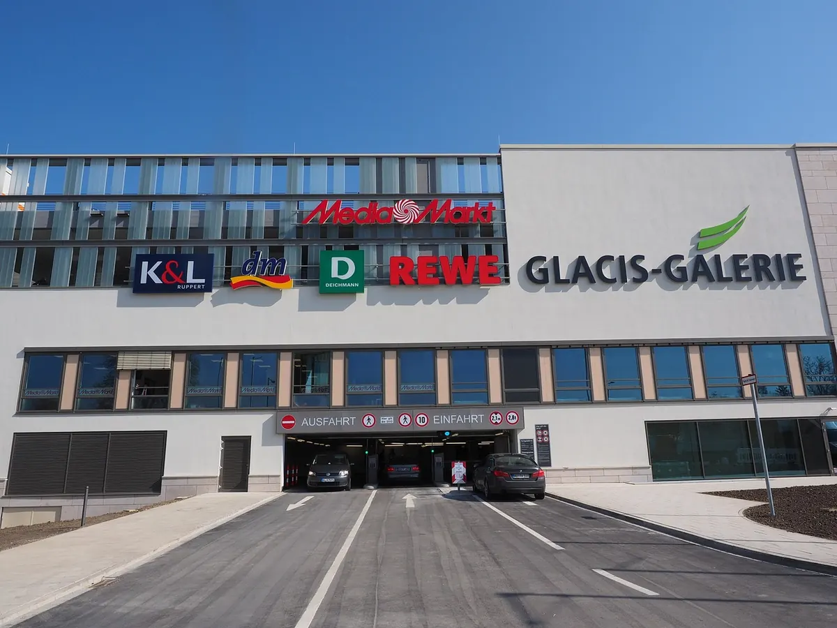 Your First-Time Yorkdale Visitor Checklist: Parking, Pickups, and Public Transit